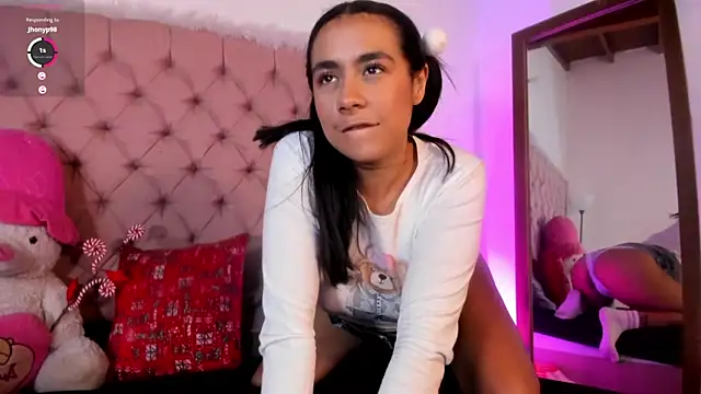 Snapshot of xanna_sweet chatting on December 27, 2024, 9:32 pm xanna sweet online show from December 27, 2024, 9:32 pm