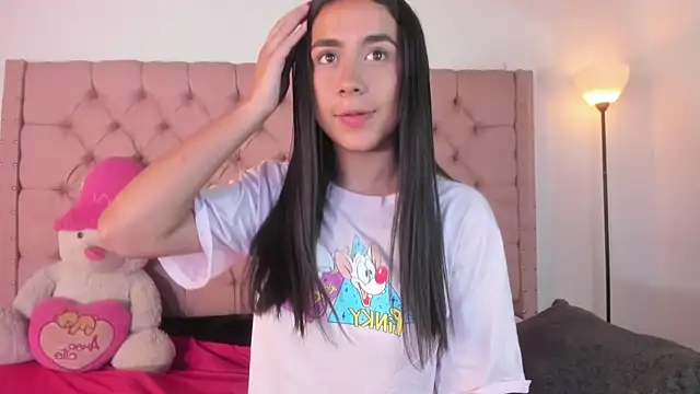 Snapshot of xanna_sweet chatting on February 15, 2025, 4:56 pm xanna sweet online show from February 15, 2025, 4:56 pm