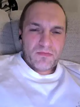 Snapshot of AttractiveSilk5 chatting on December 21, 2025, 10:50 pm AttractiveSilk5 online show from December 21, 2025, 10:50 pm