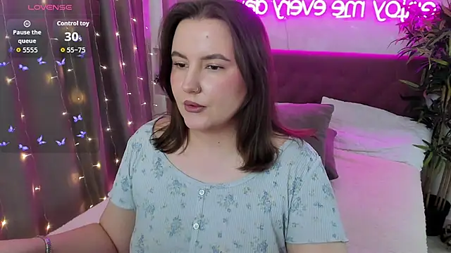 FeralPeach online show from February 1, 2026, 5:39 am