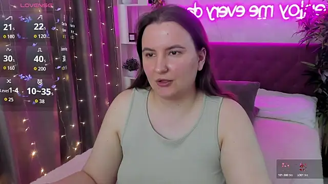 Snapshot of FeralPeach chatting on April 26, 2026, 6:55 am FeralPeach online show from April 26, 2026, 6:55 am