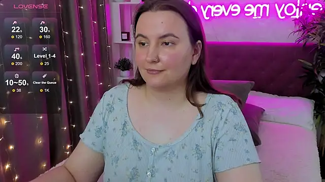 Snapshot of FeralPeach chatting on May 12, 2026, 7:27 am FeralPeach online show from May 12, 2026, 7:27 am