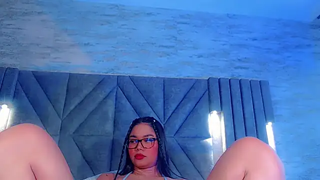 Snapshot of JasmineMoore chatting on June 19, 2026, 9:29 pm JasmineMoore online show from June 19, 2026, 9:29 pm