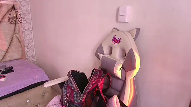 Queen perla  online show from November 29, 2025, 12:30 pm