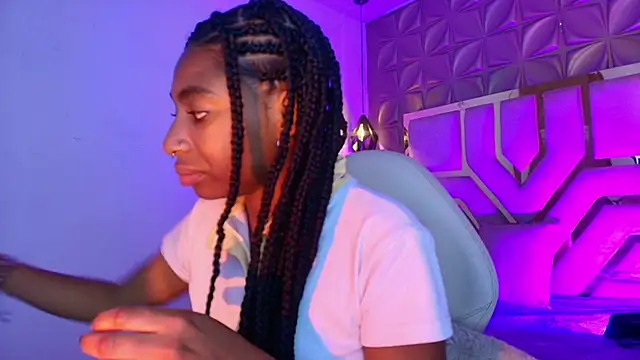 Snapshot of Queen_perla_ chatting on April 26, 2026, 1:42 pm Queen perla online show from April 26, 2026, 1:42 pm