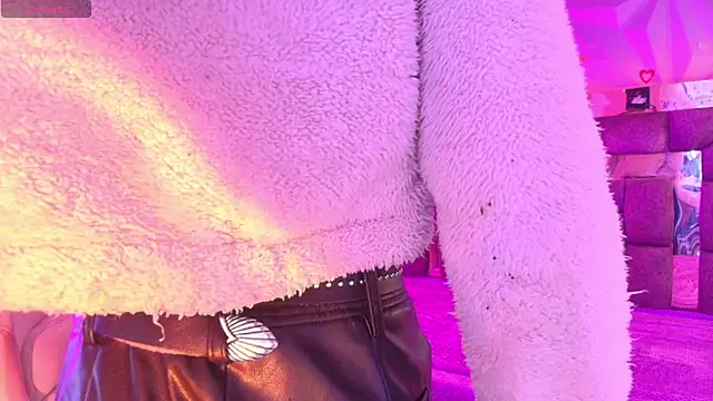 Snapshot of Queen_perla_ chatting on May 8, 2026, 12:21 pm Queen perla online show from May 8, 2026, 12:21 pm