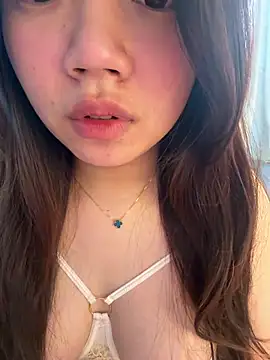 Hotellinh12 online show from April 18, 2026, 9:57 am