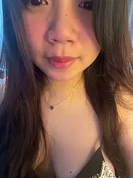 Snapshot of Hotellinh12 chatting on July 1, 2026, 4:07 pm Hotellinh12 online show from July 1, 2026, 4:07 pm