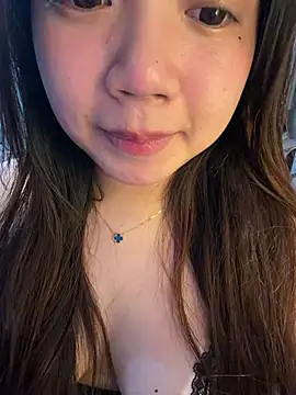 Snapshot of Hotellinh12 chatting on July 17, 2026, 4:01 pm Hotellinh12 online show from July 17, 2026, 4:01 pm