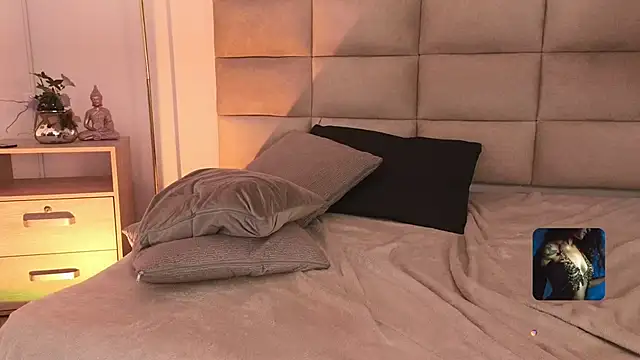 mssjulia online show from January 22, 2025, 12:27 am