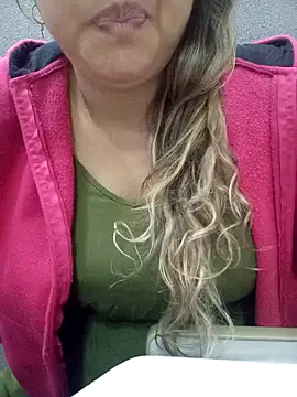 lovelyjhessy online show from January 16, 2025, 2:19 pm