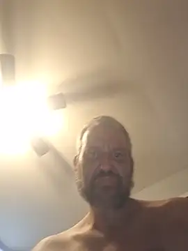 Snapshot of silkstroker6981 chatting on August 5, 2026, 3:42 am silkstroker6981 online show from August 5, 2026, 3:42 am