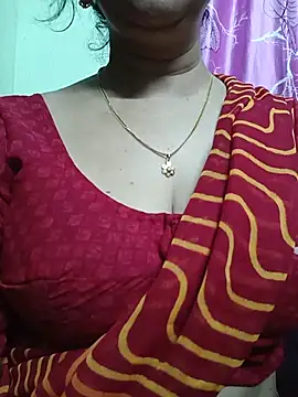 Snapshot of Rosy-B chatting on August 3, 2026, 9:51 pm Rosy-B online show from August 3, 2026, 9:51 pm