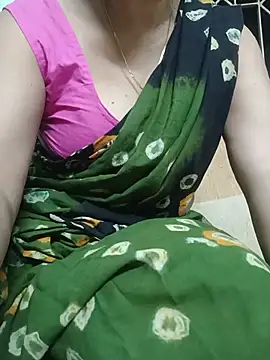 Snapshot of Rosy-B chatting on August 5, 2026, 1:58 pm Rosy-B online show from August 5, 2026, 1:58 pm