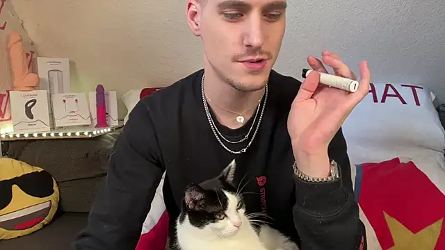 Snapshot of Cookieboy88 chatting on February 4, 2026, 1:50 pm Cookieboy88 online show from February 4, 2026, 1:50 pm