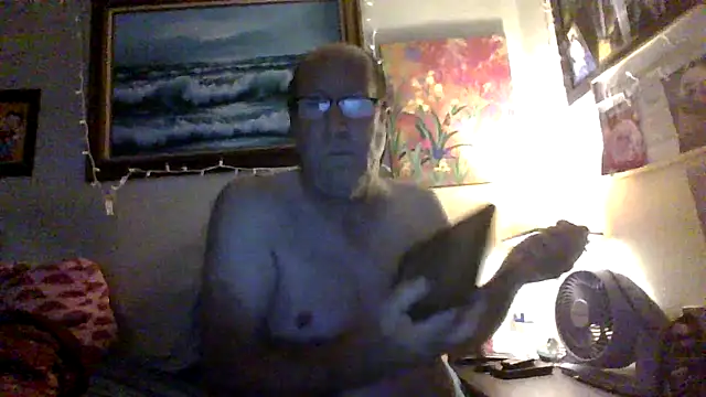 Snapshot of hornyrich69 chatting on December 8, 2024, 3:02 pm hornyrich69 online show from December 8, 2024, 3:02 pm