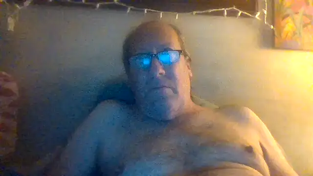 Snapshot of hornyrich69 chatting on January 11, 2025, 5:52 am hornyrich69 online show from January 11, 2025, 5:52 am