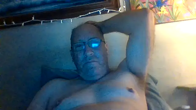 Snapshot of hornyrich69 chatting on December 18, 2025, 7:47 am hornyrich69 online show from December 18, 2025, 7:47 am