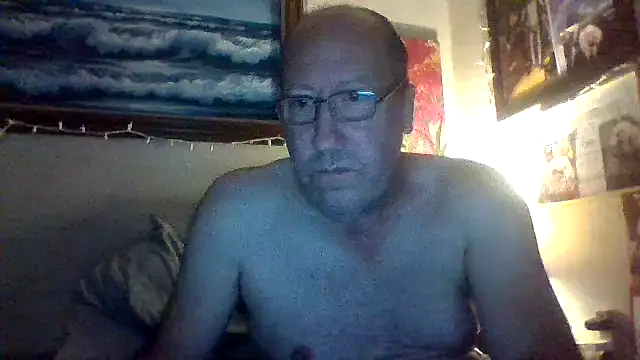 Snapshot of hornyrich69 chatting on January 15, 2026, 9:03 am hornyrich69 online show from January 15, 2026, 9:03 am