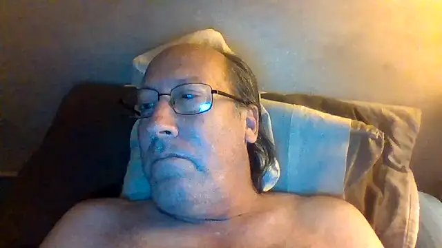 Snapshot of hornyrich69 chatting on July 3, 2026, 3:02 am hornyrich69 online show from July 3, 2026, 3:02 am