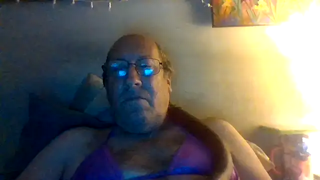 Snapshot of hornyrich69 chatting on July 29, 2026, 6:22 am hornyrich69 online show from July 29, 2026, 6:22 am