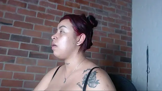 salome  hills1 online show from February 26, 2025, 1:11 am