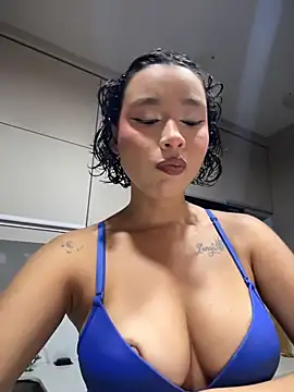 Snapshot of Hips_hannah chatting on April 23, 2026, 9:50 pm Hips hannah online show from April 23, 2026, 9:50 pm