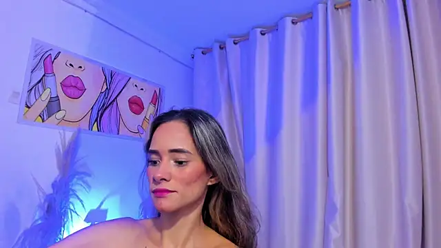 Snapshot of SkiinnyAna chatting on May 17, 2026, 7:43 pm SkiinnyAna online show from May 17, 2026, 7:43 pm