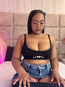 Esmeralda Duarte online show from February 9, 2026, 4:05 am