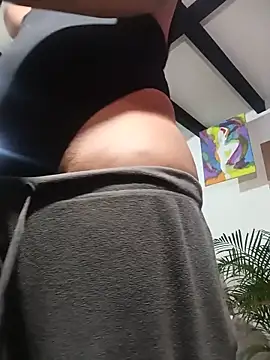 Snapshot of thirstymoonxx chatting on June 17, 2026, 5:10 am thirstymoonxx online show from June 17, 2026, 5:10 am