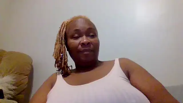 Snapshot of AllLeggs chatting on December 16, 2024, 9:46 am AllLeggs online show from December 16, 2024, 9:46 am