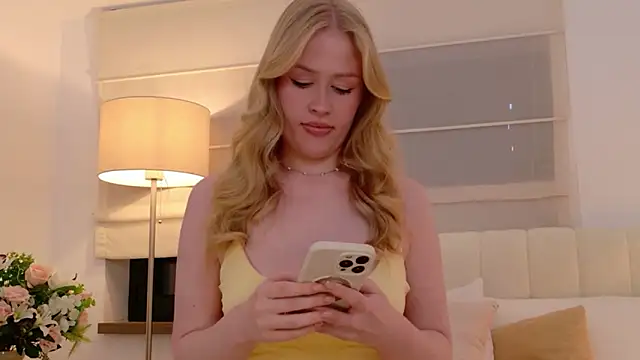 Snapshot of JuliaJaee chatting on June 7, 2026, 5:06 pm JuliaJaee online show from June 7, 2026, 5:06 pm