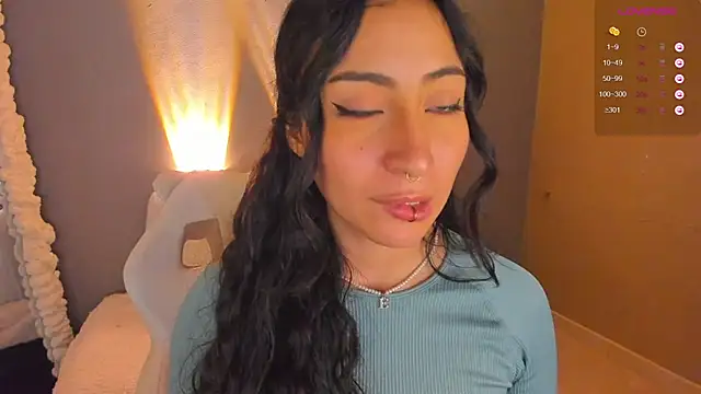 amber curly online show from January 31, 2025, 7:18 pm