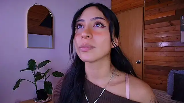 amber curly online show from April 15, 2026, 7:58 pm