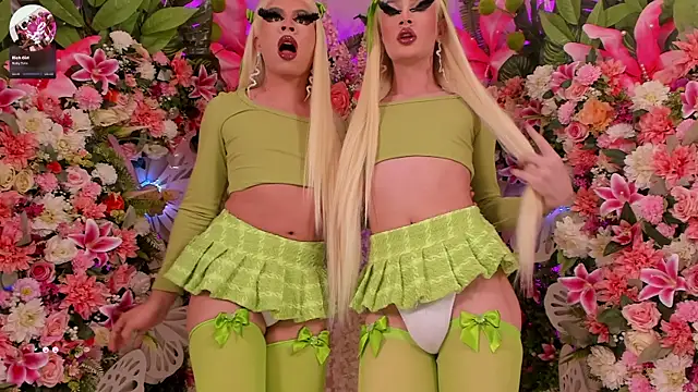 Snapshot of AlisonSharon chatting on March 12, 2025, 2:09 am AlisonSharon online show from March 12, 2025, 2:09 am