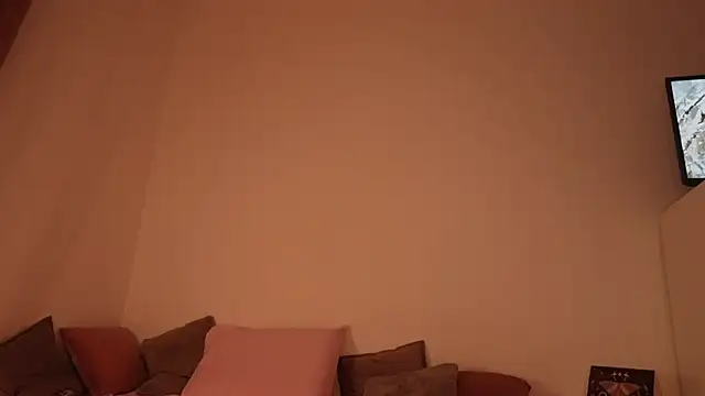 kris69kiss online show from February 3, 2025, 8:24 pm