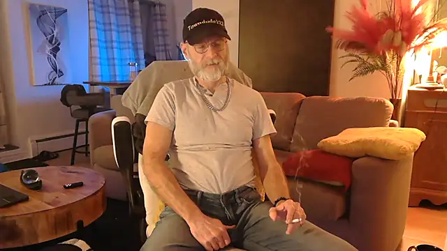 Snapshot of Towndude123 chatting on February 24, 2025, 2:19 am Towndude123 online show from February 24, 2025, 2:19 am