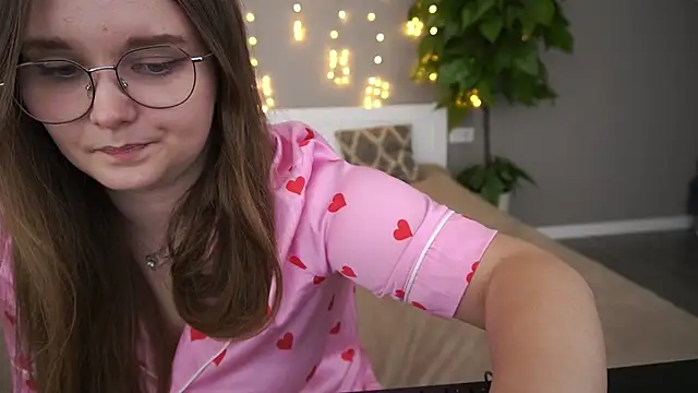 MagicPeachh  online show from January 21, 2025, 4:58 pm