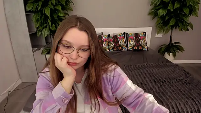 MagicPeachh  online show from November 12, 2025, 1:33 pm