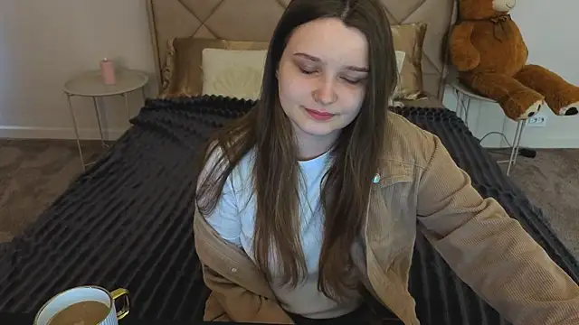 MagicPeachh  online show from April 18, 2026, 5:33 am