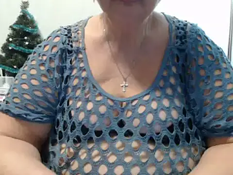 Snapshot of DeniseeRose chatting on January 1, 2025, 12:11 am DeniseeRose online show from January 1, 2025, 12:11 am