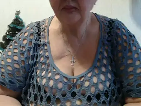 Snapshot of DeniseeRose chatting on January 2, 2025, 1:30 pm DeniseeRose online show from January 2, 2025, 1:30 pm