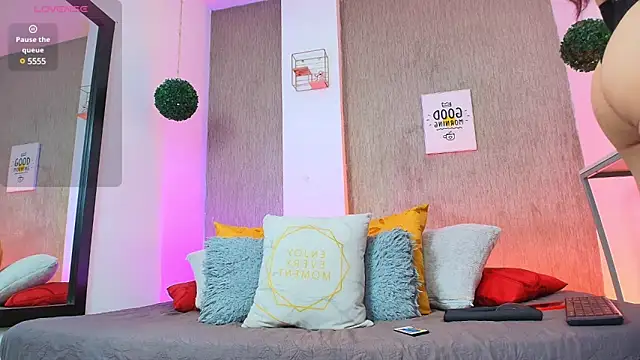 Snapshot of Bella_salvatore chatting on February 17, 2025, 10:14 pm Bella salvatore online show from February 17, 2025, 10:14 pm