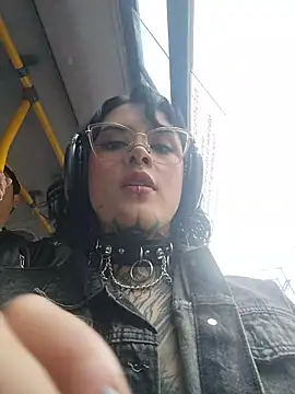 taaylor33 online show from February 28, 2026, 8:43 pm