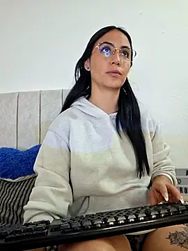 anny roberts online show from July 1, 2026, 1:13 pm