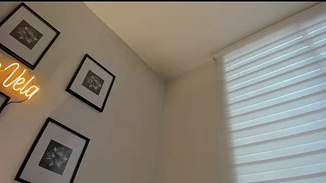 Annie Velas  online show from February 17, 2026, 9:32 pm