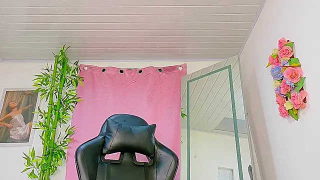 Snapshot of scarlet-jonesx chatting on February 3, 2026, 8:30 am scarlet-jonesx online show from February 3, 2026, 8:30 am