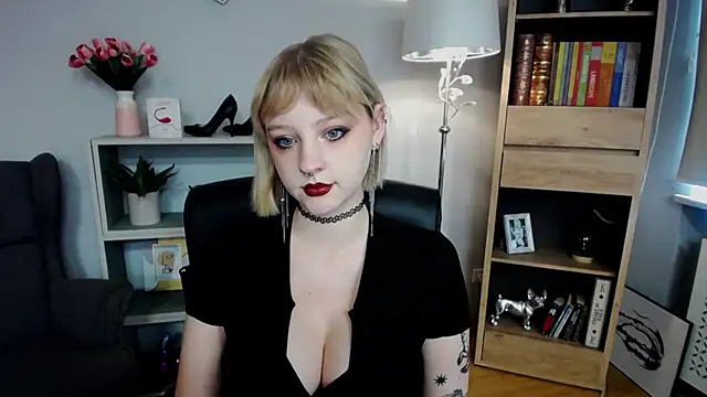 MadelineLust online show from October 25, 2025, 1:40 pm