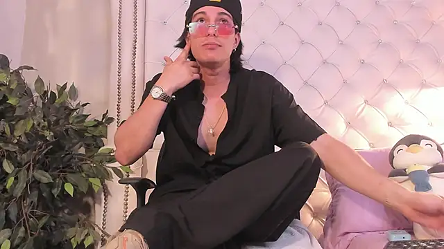 Karimferrer online show from May 9, 2026, 2:39 am