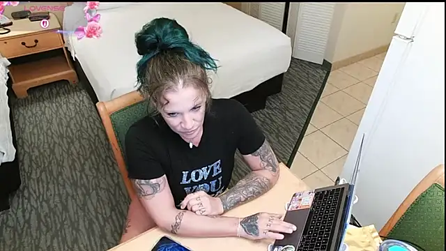 Snapshot of the_naked_siren chatting on September 10, 2025, 5:18 am the naked siren online show from September 10, 2025, 5:18 am